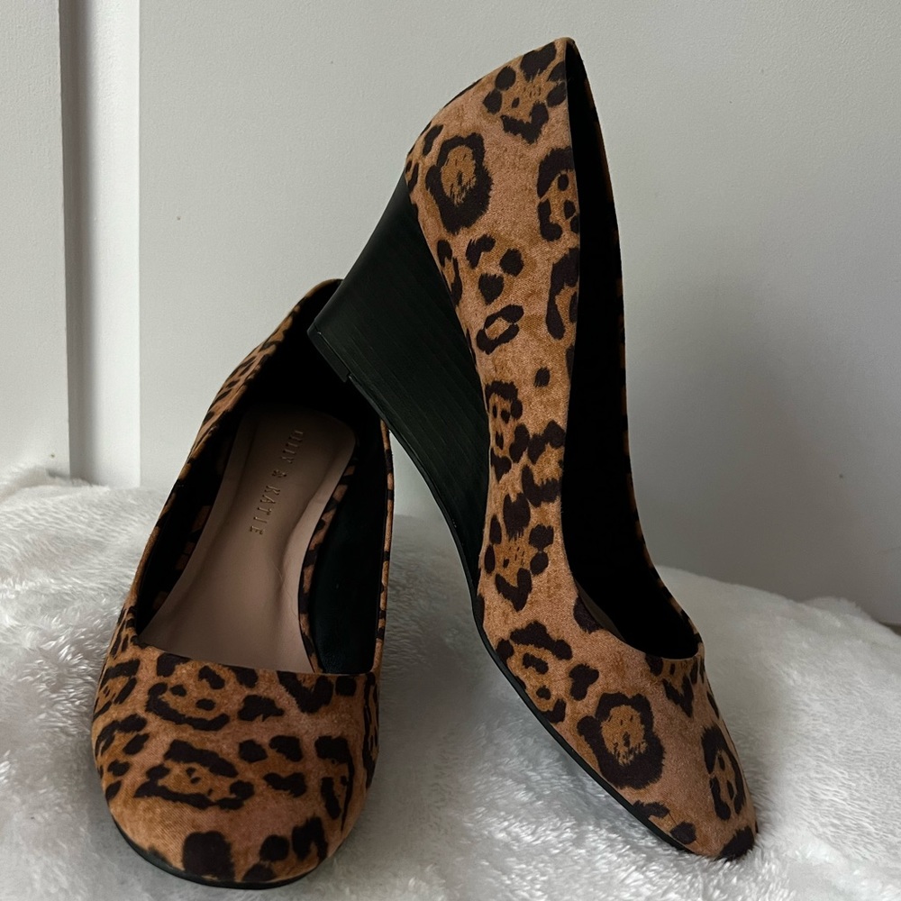 KELLY & KATIE “never worn” cheetah wedge Heels